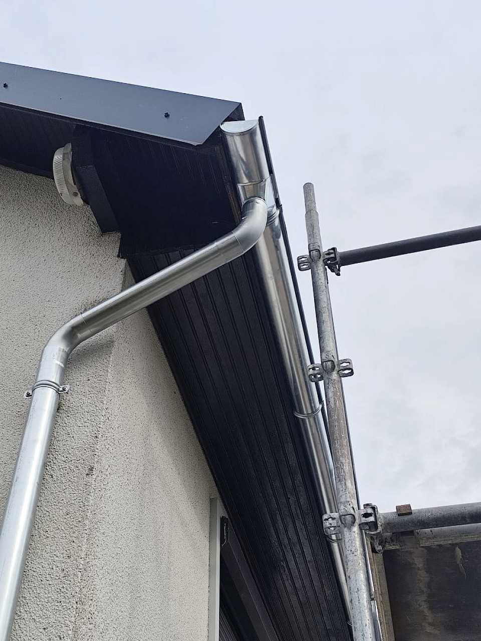 Pose de gouttière neuf zinc et PVC